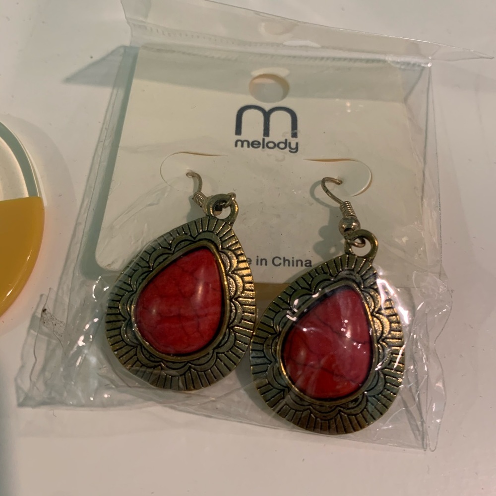 Earring Bundle 👜✨ - Picture 2 of 6